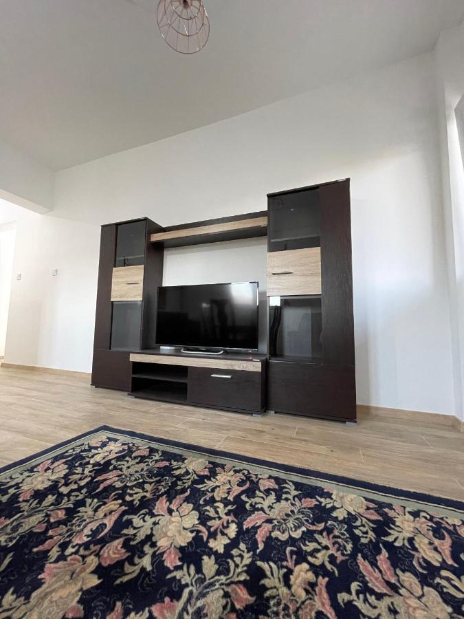 Entire Spacious Apartment With Free Parking Podgorica Exterior foto